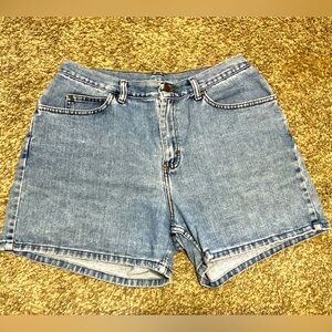 Vintage Riders by Lee high-waisted “Mom” Jean shorts. Size 14M/30”